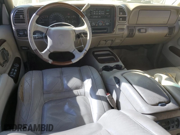2000 Cadillac Escalade z VIN 1GYEK63R3YR218500, wystawiony jako Copart lot #77676354 z przebiegiem 164 602 mil mil oraz Czysty tytuł • Clean title. Historia ofert i sprzedaży dostępna na DreamBid. Obrazek 8.