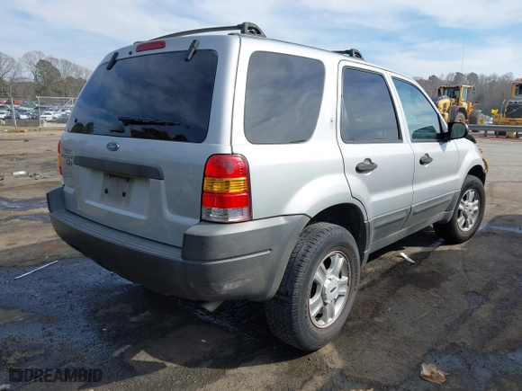 2004 Ford Escape XLT with VIN 1FMYU03184KB74819, listed as a IAAI auction lot 41838482 with 223,651 mi miles. Bid and sale history available at carsss.com. Image 4.