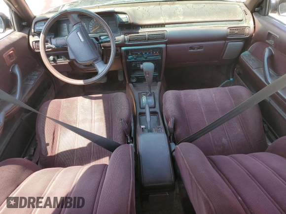 1991 Toyota Camry DLX z VIN 4T1SV21E4MU332100, wystawiony jako Copart lot #64645474 z przebiegiem 164 143 mil mil oraz Czysty tytuł • Clean title. Historia ofert i sprzedaży dostępna na DreamBid. Obrazek 8.