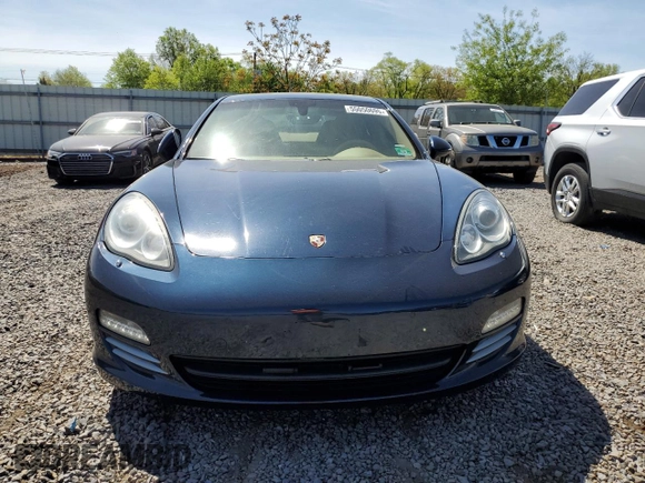 2012 Porsche Panamera S z VIN WP0AB2A75CL061272, wystawiony jako Copart lot #55050695 z przebiegiem 156 293 mil mil oraz Czysty tytuł • Clean title. Historia ofert i sprzedaży dostępna na DreamBid. Obrazek 5.