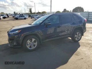 2025 Toyota RAV4 XLE with VIN 2T3W1RFV8SW372649, listed as a Copart auction lot 43769855 with 678 mi miles and Salvage Title. Bid and sale history available at carsss.com. Image 1.
