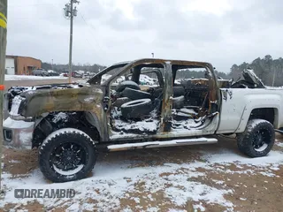 2015 GMC Sierra 2500HD SLT z VIN 1GT12ZE85FF604070, wystawiony jako IAAI lot #41617860 z przebiegiem Nie podano mil oraz . Historia ofert i sprzedaży dostępna na DreamBid. Obrazek 6.