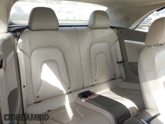 2011 Audi A5 Premium z VIN WAUAFAFH2BN000462, wystawiony jako IAAI lot #41827465 z przebiegiem 176 294 mil mil oraz . Historia ofert i sprzedaży dostępna na DreamBid. Obrazek 8.
