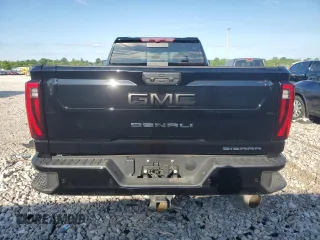 2024 GMC Sierra 3500HD Denali z VIN 1GT49WEY1RF223604, wystawiony jako Copart lot #58241485 z przebiegiem 9484 mil mil oraz Szkody całkowita. Historia ofert i sprzedaży dostępna na DreamBid. Obrazek 6.