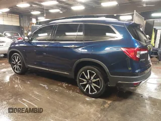 2022 Honda Pilot Touring 7-Passenger with VIN 5FNYF6H65NB052164, listed as a IAAI auction lot 41641601 with 51,700 mi miles. Bid and sale history available at carsss.com. Image 3.