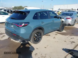 2024 Honda HR-V Sport z VIN 3CZRZ1H54RM754560, wystawiony jako IAAI lot #41652351 z przebiegiem 8 371 mil mil oraz . Historia ofert i sprzedaży dostępna na DreamBid. Obrazek 4.