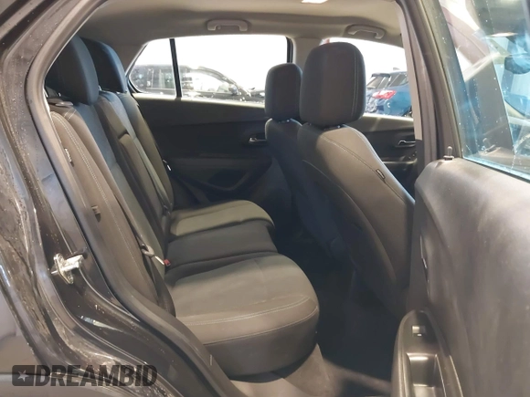 2015 Chevrolet Trax LS with VIN KL7CJPSB2FB094863, listed as a IAAI auction lot 41643953 with 118,456 mi miles. Bid and sale history available at carsss.com. Image 8.