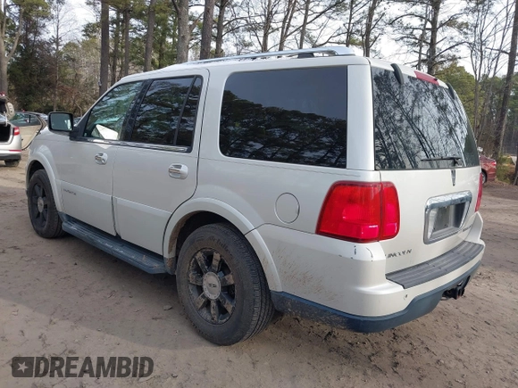 2006 Lincoln Navigator Luxury with VIN 5LMFU27506LJ25785, listed as a IAAI auction lot 41283074 with 73,040 mi miles. Bid and sale history available at carsss.com. Image 3.