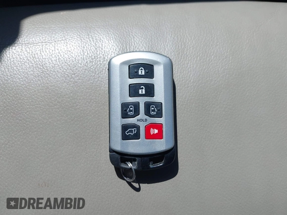 2017 Toyota Sienna XLE z VIN 5TDDZ3DC5HS162857, wystawiony jako IAAI lot #42054307 z przebiegiem 85 451 mil mil oraz . Historia ofert i sprzedaży dostępna na DreamBid. Obrazek 11.