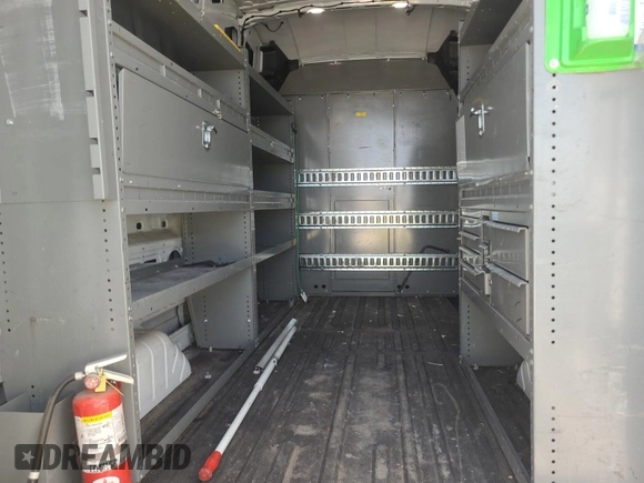 2020 Ford Transit Cargo z VIN 1FTBR1XG3LKB79165, wystawiony jako IAAI lot #42763042 z przebiegiem 140 992 mil mil oraz . Historia ofert i sprzedaży dostępna na DreamBid. Obrazek 41.