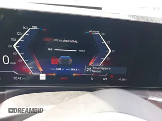 2024 BMW i4 xDrive40 z VIN WBY83FB04RFT19615, wystawiony jako IAAI lot #41679918 z przebiegiem 3 883 mil mil oraz . Historia ofert i sprzedaży dostępna na DreamBid. Obrazek 7.