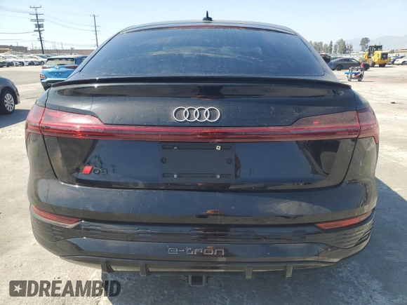 2024 Audi Q8 e-tron z VIN WA1BAAGE8RB038603, wystawiony jako Copart lot #70834514 z przebiegiem 7300 mil mil oraz Szkody całkowita. Historia ofert i sprzedaży dostępna na DreamBid. Obrazek 6.