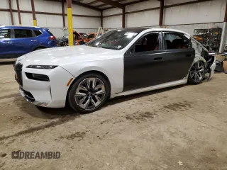 2023 BMW i7 xDrive60 z VIN WBY53EJ07PCL47356, wystawiony jako Copart lot #46454134 z przebiegiem 11 710 mil mil oraz . Historia ofert i sprzedaży dostępna na DreamBid. Obrazek 1.