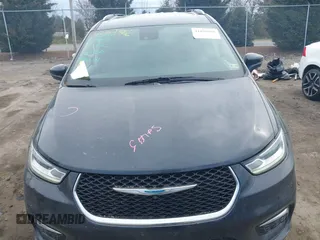 2021 Chrysler Pacifica Hybrid Touring L z VIN 2C4RC1L7XMR593987, wystawiony jako IAAI lot #41855966 z przebiegiem 72 685 mil mil oraz . Historia ofert i sprzedaży dostępna na DreamBid. Obrazek 12.