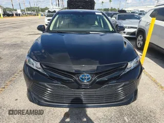 2019 Toyota Camry Hybrid LE z VIN 4T1B31HK0KU511923, wystawiony jako IAAI lot #42566419 z przebiegiem 67 166 mil mil oraz . Historia ofert i sprzedaży dostępna na DreamBid. Obrazek 2.