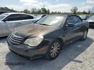 2010 Chrysler Sebring Touring z VIN 1C3BC5ED9AN153512, wystawiony jako Copart lot #54337055 z przebiegiem 134 560 mil mil oraz Szkody całkowita. Historia ofert i sprzedaży dostępna na DreamBid. Obrazek 1.