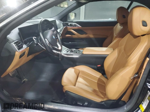 2024 BMW 4 Series 430i z VIN WBA23AT01RCP59248, wystawiony jako Copart lot #46714575 z przebiegiem 34 623 mil mil oraz Tytuł czysty. Historia ofert i sprzedaży dostępna na DreamBid. Obrazek 7.