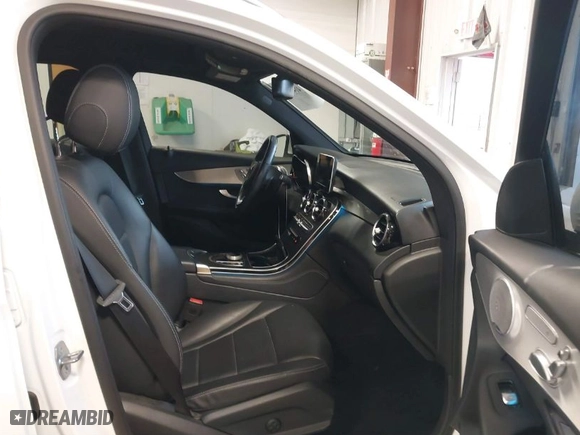2019 Mercedes-Benz GLC with VIN WDC0G4KB7KF640444, listed as a IAAI auction lot 41468766 with 60,354 mi miles. Bid and sale history available at carsss.com. Image 5.