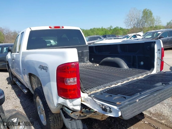 2011 Chevrolet Silverado 1500 LT with VIN 1GCRKSE30BZ450651, listed as a IAAI auction lot 41575279 with 277,690 mi miles. Bid and sale history available at carsss.com. Image 3.