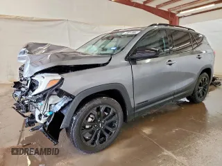 2021 GMC Terrain SLE z VIN 3GKALMEV7ML369281, wystawiony jako Copart lot #64128775 z przebiegiem 71 111 mil mil oraz Czysty tytuł • Clean title. Historia ofert i sprzedaży dostępna na DreamBid. Obrazek 1.