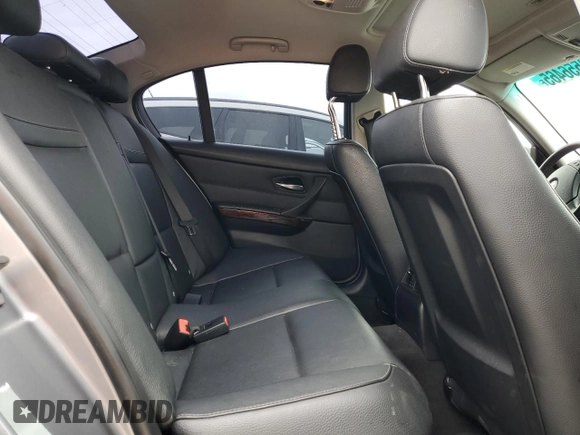 2011 BMW 3 Series 328i с VIN WBAPH5G58BNM76618, выставлен на аукционе Copart как лот 53556465 с пробегом 137 118 миль миль и Списание • Salvage title. История ставок и продаж доступна на DreamBid. Изображение 10.