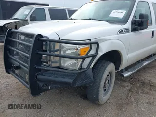 2014 Ford Super Duty F-250 SRW XL with VIN 1FT7W2B65EEB85926, listed as a IAAI auction lot 41251946 with 275,096 mi miles. Bid and sale history available at carsss.com. Image 6.