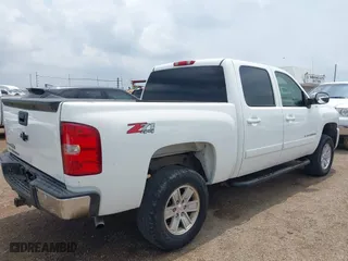 2007 Chevrolet Silverado 1500 LT w/1LT with VIN 3GCEK13387G506628, listed as a IAAI auction lot 42087661 with 270,119 mi miles. Bid and sale history available at carsss.com. Image 4.