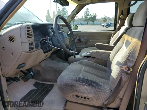 1999 GMC Suburban with VIN 3GKEC16R0XG526194, listed as a Copart auction lot 83740634 with 199,583 mi miles and Clean title. Bid and sale history available at DreamBid. Image 7.