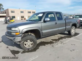 2000 Chevrolet Silverado 1500 LT with VIN 1GCEK19T9YE254579, listed as a IAAI auction lot 41620450 with 292,768 mi miles. Bid and sale history available at carsss.com. Image 2.