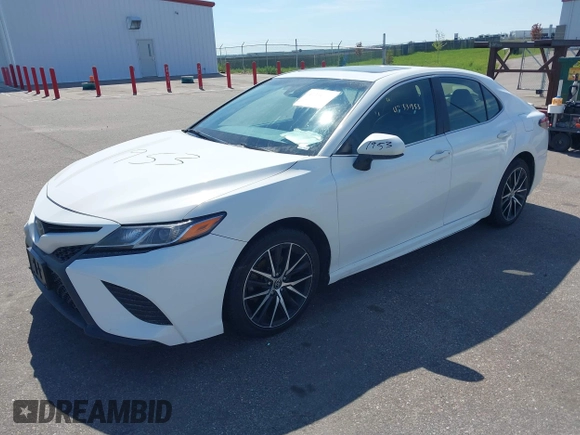 2018 Toyota Camry LE z VIN JTNB11HK2J3048094, wystawiony jako IAAI lot #42331953 z przebiegiem 239 000 mil mil oraz . Historia ofert i sprzedaży dostępna na DreamBid. Obrazek 18.