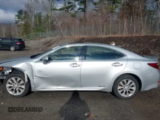 2013 Lexus ES 300h Hybrid with VIN JTHBW1GG1D2002302, listed as a IAAI auction lot 41902424 with 104,020 mi miles. Bid and sale history available at carsss.com. Image 14.
