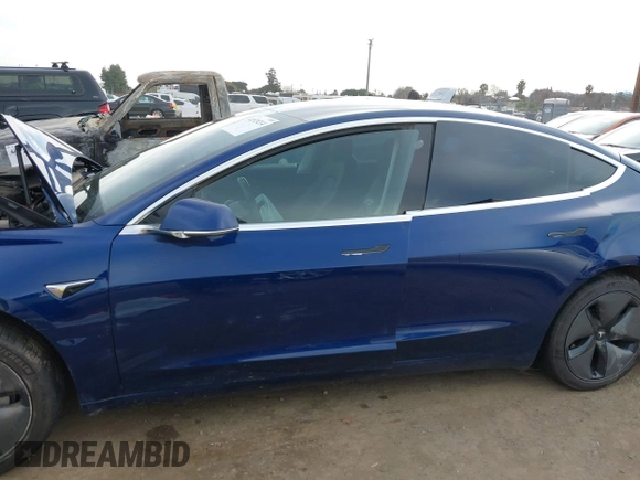 2018 Tesla Model 3 Long Range Battery z VIN 5YJ3E1EA3JF043451, wystawiony jako IAAI lot #41529214 z przebiegiem 65 375 mil mil oraz . Historia ofert i sprzedaży dostępna na DreamBid. Obrazek 15.