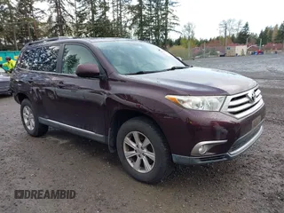 2011 Toyota Highlander z VIN 5TDBK3EH3BS043931, wystawiony jako IAAI lot #41987843 z przebiegiem 60 189 mil mil oraz . Historia ofert i sprzedaży dostępna na DreamBid. Obrazek 1.