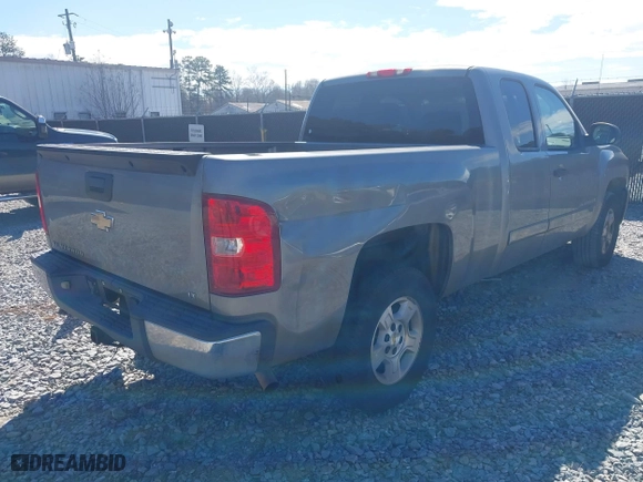 2008 Chevrolet Silverado 1500 LT w/1LT with VIN 2GCEC19C781230022, listed as a IAAI auction lot 41640480 with 323,699 mi miles. Bid and sale history available at carsss.com. Image 4.