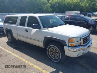 2004 GMC Sierra 1500 SLE with VIN 2GTEK19T841135403, listed as a IAAI auction lot 42828321 with Not provided miles and . Bid and sale history available at DreamBid. Image 1.