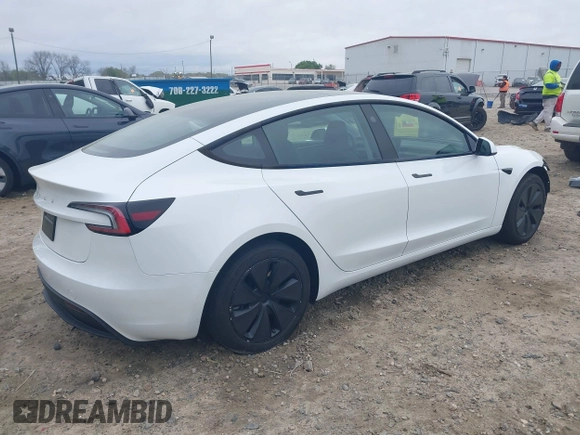 2024 Tesla Model 3 z VIN 5YJ3E1EA5RF732502, wystawiony jako IAAI lot #41871400 z przebiegiem 15 715 mil mil oraz . Historia ofert i sprzedaży dostępna na DreamBid. Obrazek 4.