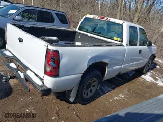 2005 Chevrolet Silverado 1500 Work Truck with VIN 1GCEC19X95Z262539, listed as a IAAI auction lot 41643944 with 1 mi miles. Bid and sale history available at carsss.com. Image 4.