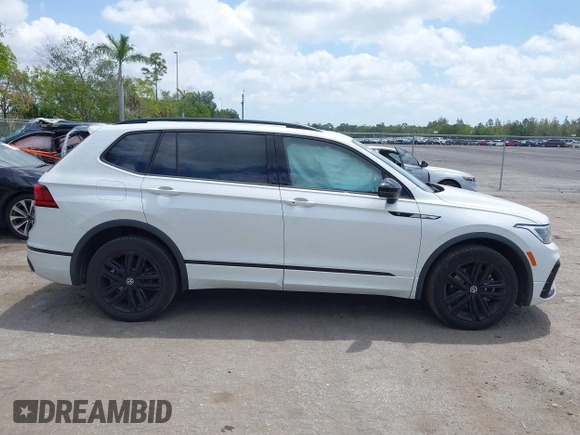 2022 Volkswagen Tiguan SE R-Line Black z VIN 3VVCB7AX5NM138604, wystawiony jako IAAI lot #42104933 z przebiegiem 31 489 mil mil oraz . Historia ofert i sprzedaży dostępna na DreamBid. Obrazek 14.