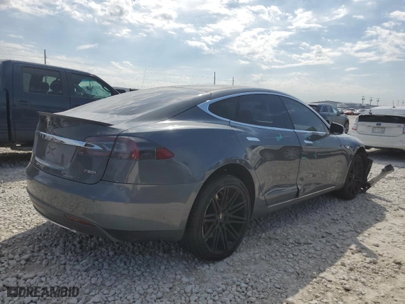2013 Tesla Model S Performance with VIN 5YJSA1CP7DFP21010, listed as a Copart auction lot 47047555 with 92026 miles and Salvage Title. Bid and sale history available at carsss.com. Image 3.