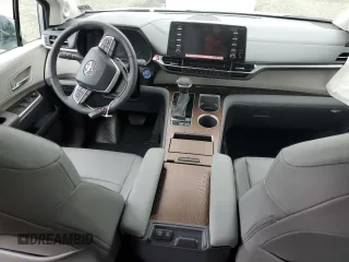 2024 Toyota Sienna XLE z VIN 5TDJSKFC3RS148195, wystawiony jako Copart lot #49125385 z przebiegiem Nie podano mil oraz Szkoda całkowita • Salvage title. Historia ofert i sprzedaży dostępna na DreamBid. Obrazek 8.