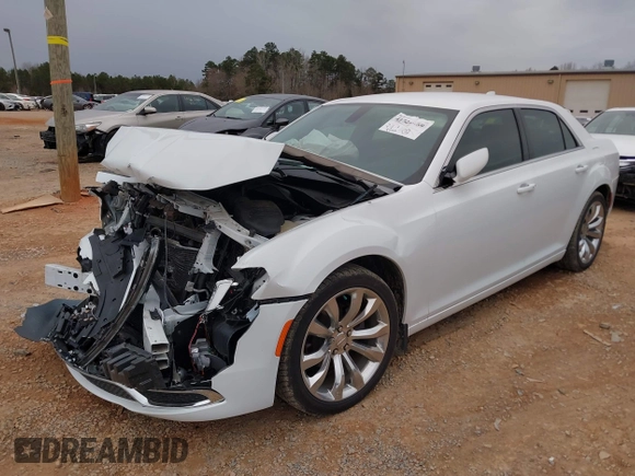 2017 Chrysler 300 Limited with VIN 2C3CCAAG3HH584508, listed as a IAAI auction lot 41727969 with 83,229 mi miles. Bid and sale history available at carsss.com. Image 21.