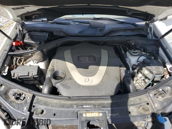 2008 Mercedes-Benz M 550 z VIN 4JGBB72E98A412553, wystawiony jako Copart lot #61350025 z przebiegiem 154 355 mil mil oraz Czysty tytuł • Clean title. Historia ofert i sprzedaży dostępna na DreamBid. Obrazek 12.