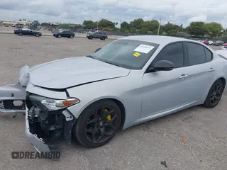 2021 Alfa Romeo Giulia z VIN ZARFAMAN8M7647659, wystawiony jako IAAI lot #41721671 z przebiegiem 49 213 mil mil oraz . Historia ofert i sprzedaży dostępna na DreamBid. Obrazek 17.