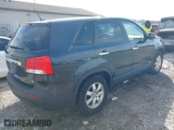 2012 Kia Sorento LX with VIN 5XYKTCA6XCG275958, listed as a IAAI auction lot 41542339 with 390,000 mi miles. Bid and sale history available at carsss.com. Image 4.
