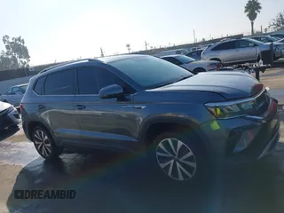 2022 Volkswagen Taos SE z VIN 3VVTX7B2XNM073480, wystawiony jako IAAI lot #41593882 z przebiegiem 93 363 mil mil oraz . Historia ofert i sprzedaży dostępna na DreamBid. Obrazek 13.