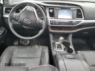 2018 Toyota Highlander SE with VIN 5TDJZRFH2JS528343, listed as a Copart auction lot 56942905 with 84,492 mi miles and Salvage title. Bid and sale history available at DreamBid. Image 8.