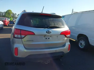 2015 Kia Sorento EX with VIN 5XYKU4A79FG628142, listed as a IAAI auction lot 42190773 with 153,707 mi miles. Bid and sale history available at carsss.com. Image 16.