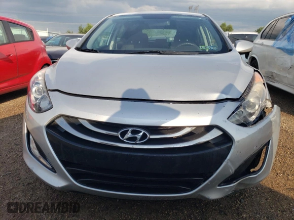 2014 Hyundai Elantra GT with VIN KMHD35LH1EU184769, listed as a Copart auction lot 61756033 with 71,615 mi miles and Salvage Title. Bid and sale history available at carsss.com. Image 5.