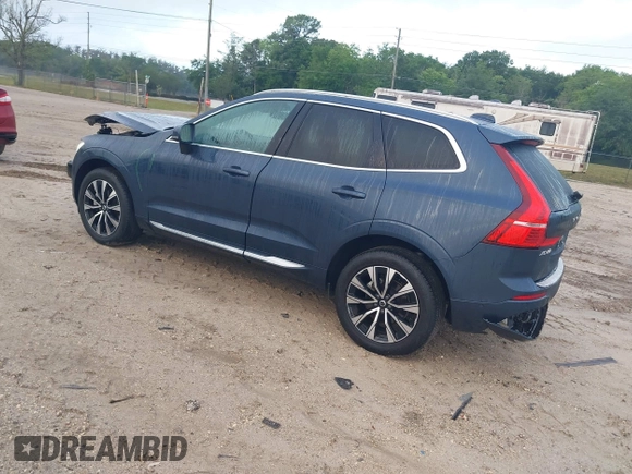 2023 Volvo XC60 Plus Bright Theme with VIN YV4L12RN4P1375945, listed as a IAAI auction lot 41945980 with 27,609 mi miles. Bid and sale history available at carsss.com. Image 3.