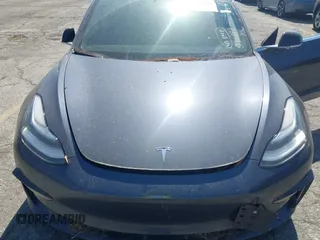 2020 Tesla Model 3 Standard Range Plus z VIN 5YJ3E1EA4LF597181, wystawiony jako IAAI lot #42283159 z przebiegiem 109 993 mil mil oraz . Historia ofert i sprzedaży dostępna na DreamBid. Obrazek 10.